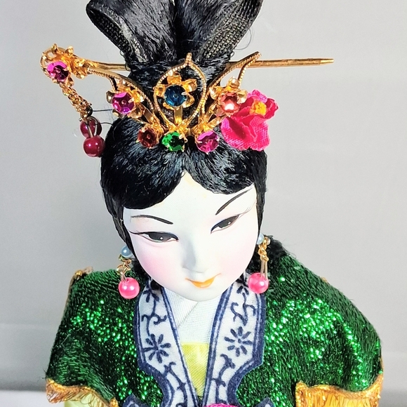 Set Of 2 Japanese Intricate Ornate 16" Collectible Dolls - Picture 3 of 12